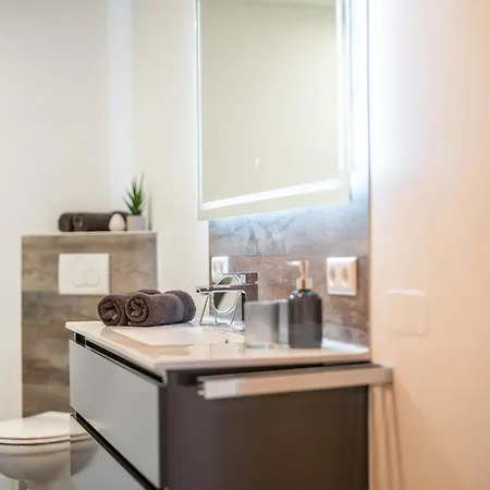 Reiner Apartment